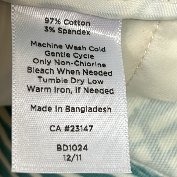 Talbots aqua tropical print ladies shorts. Size 18W Petite. Excellent condition - Picture 4 of 8